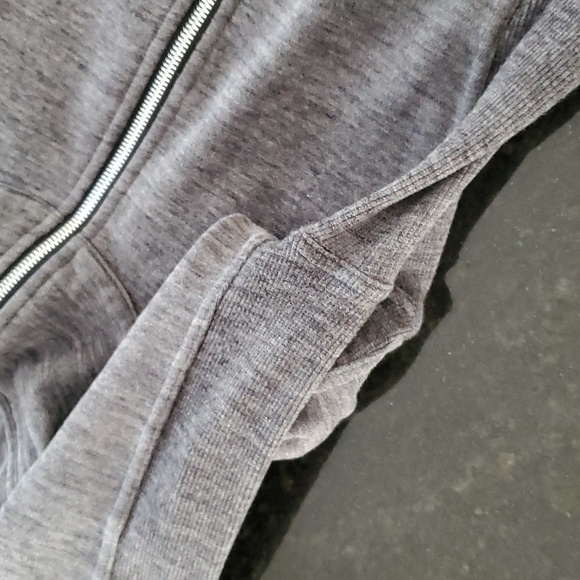 Lululemon Radiant Jacket II in Heathered Core Dark Grey - Picture 9 of 12